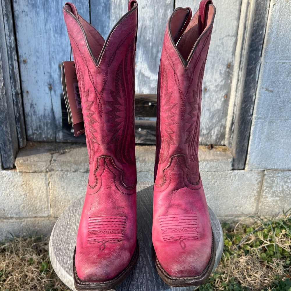 Ariat Circuit Salem  NWT